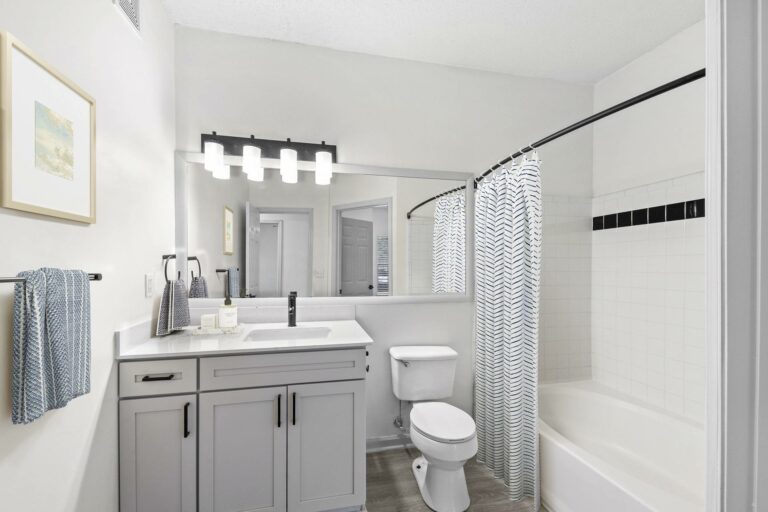 Full bath with tub/shower combo